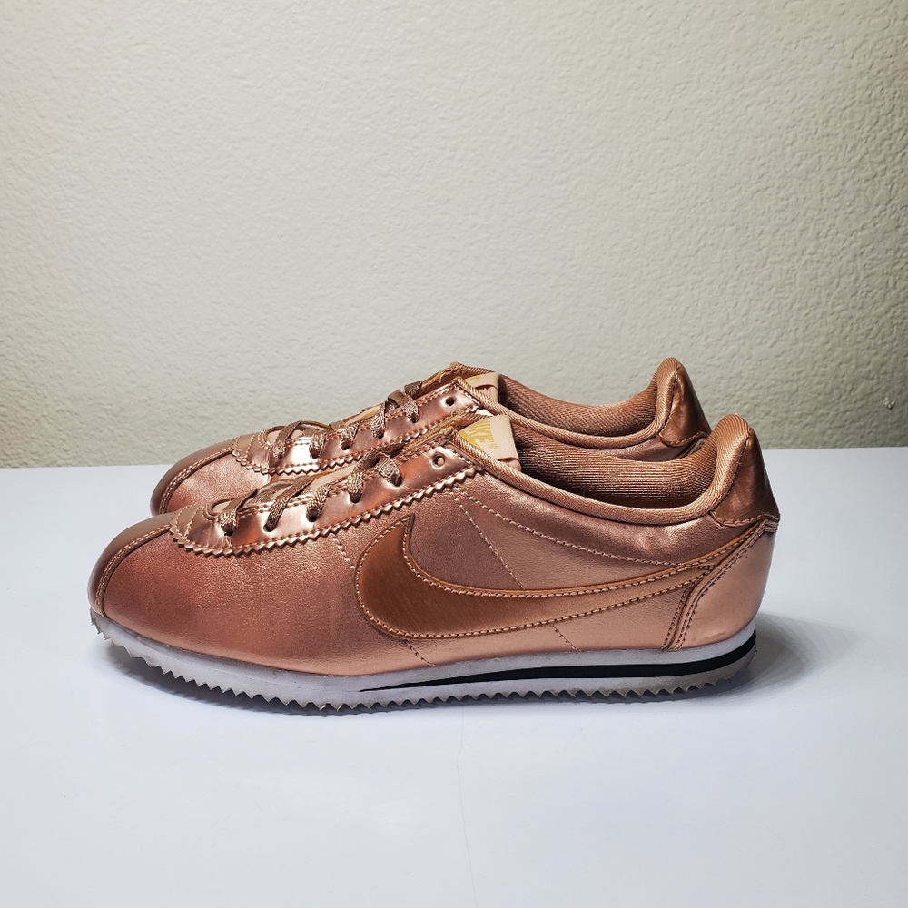 🚨 Nike Cortez rose gold sz 5.5y 7w
